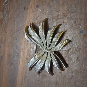 Coro stamped textured leaf filigree brooch